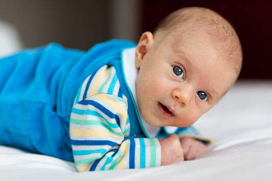 Dlaczego leżenie dziecka na brzuszku jest ważne? Opinia fizjoterapeuty